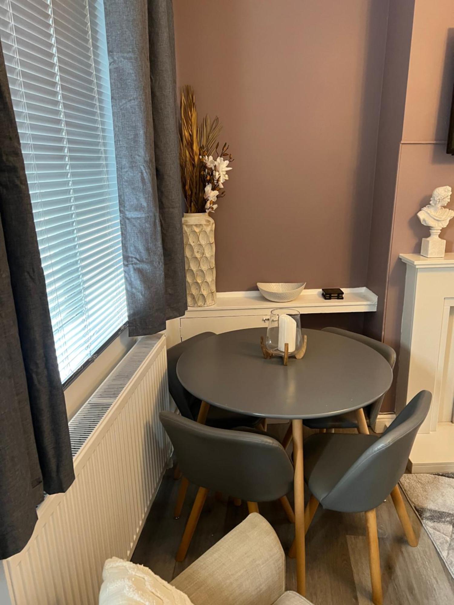 2 Bedroom Town Apartment Ipswich Extérieur photo